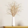 pampas doré dans un vase blanc